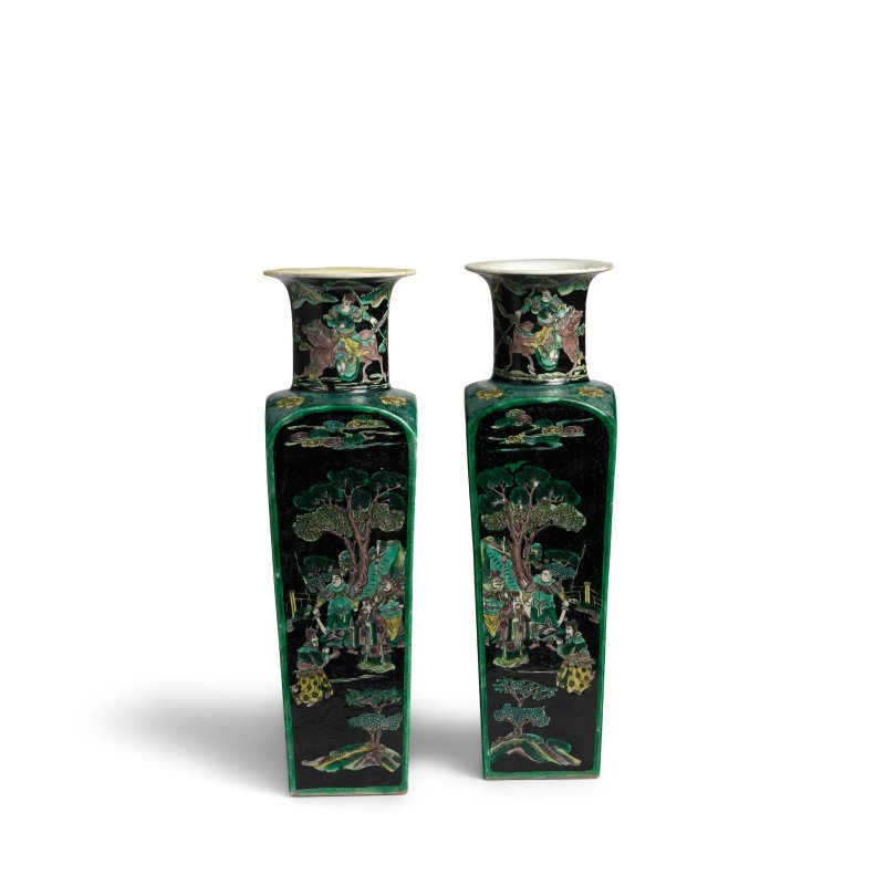 十九世紀 墨彩武士圖方瓶一對 | A PAIR OF FAMILLE-NOIRE 'WARRIOR' SQUARE VASES - 图6