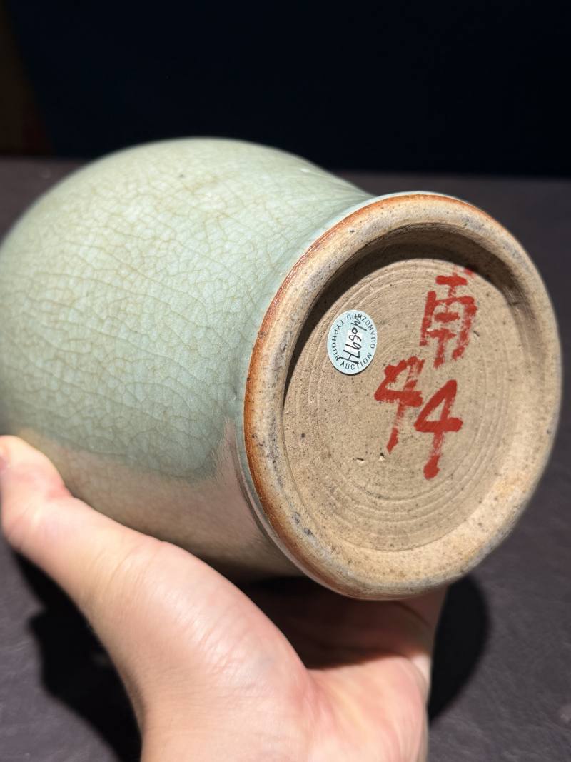 清雍正 绿哥釉橄榄瓶 - 图9