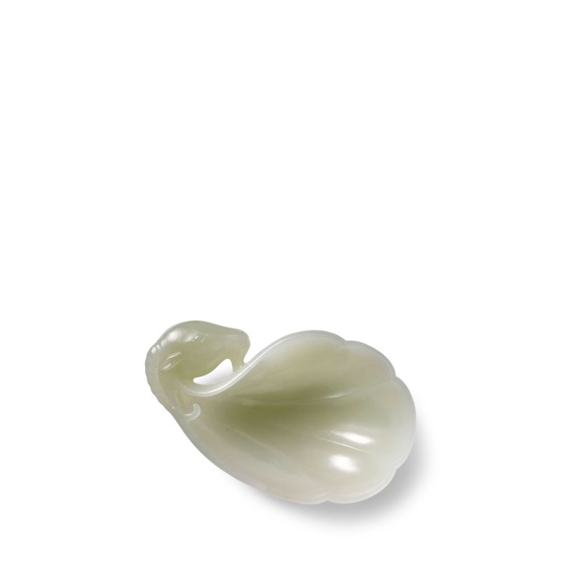 二十世紀 蒙兀兒式青白玉羊首小杯 | A SMALL MUGHAL-STYLE PALE CELADON JADE IBEX-HANDLED CUP - 图3