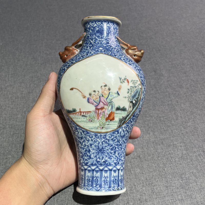 民国青花粉彩婴戏兽耳瓶一对 - 图14