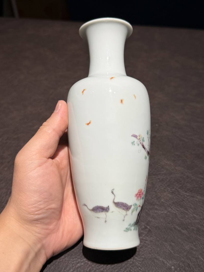 清 粉彩松鼠葡萄纹瓶 - 图4