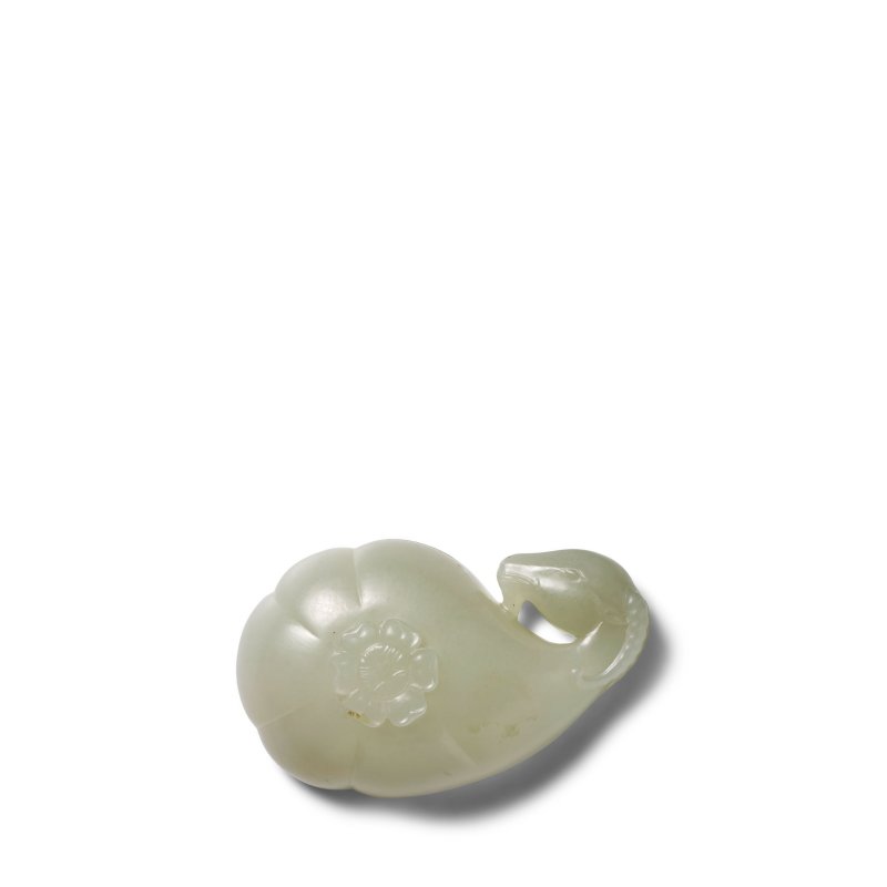 二十世紀 蒙兀兒式青白玉羊首小杯 | A SMALL MUGHAL-STYLE PALE CELADON JADE IBEX-HANDLED CUP - 图4
