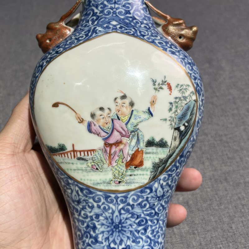 民国青花粉彩婴戏兽耳瓶一对 - 图15