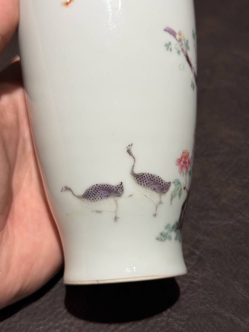 清 粉彩松鼠葡萄纹瓶 - 图5