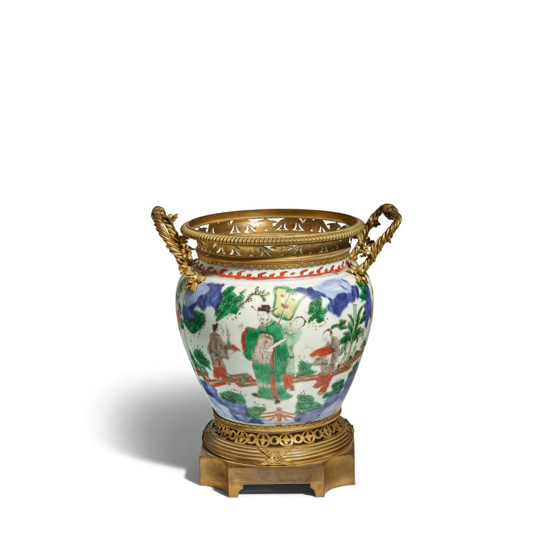 十七世紀 五彩庭院人物紋罐 帶銅合金邊飾及座 | A WUCAI 'FIGURAL' JAR WITH GILT-COPPER ALLOY MOUNTINGS - 图5