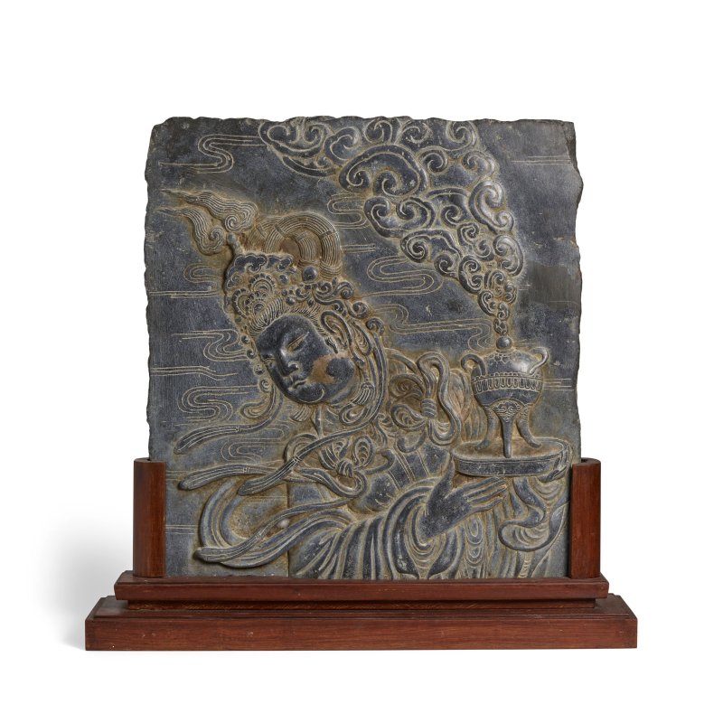 二十世紀初 石灰岩浮雕仙女像 | A LIMESTONE CARVING OF A CELESTIAL ATTENDANT - 图1