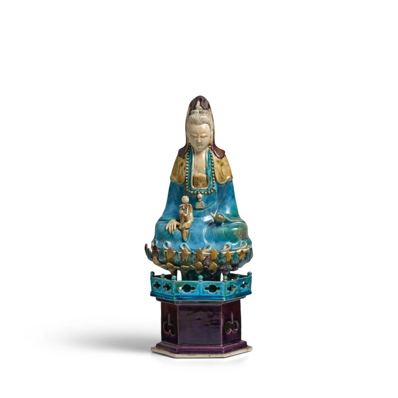 清 琺華帶座觀音坐像 | A FAHUA SEATED FIGURE OF GUANYIN AND STAND - 图1