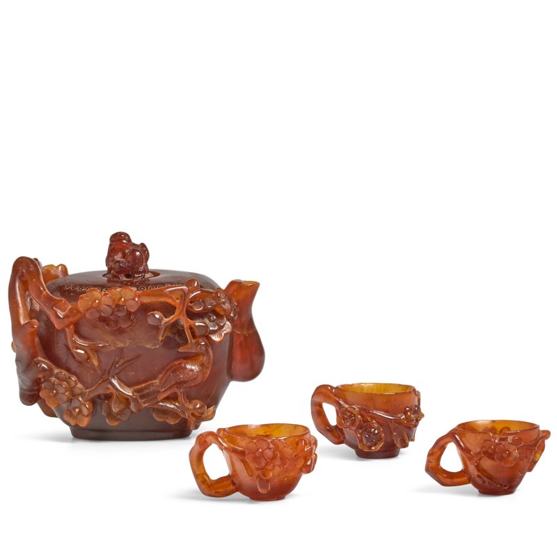 十九世紀 琥珀雕梅花紋茶具一組四件 | A GROUP OF FOUR AMBER CARVED 'PRUNUS' TEA VESSELS - 图1