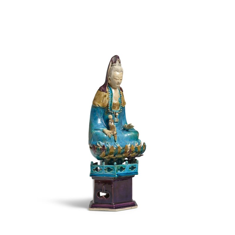 清 琺華帶座觀音坐像 | A FAHUA SEATED FIGURE OF GUANYIN AND STAND - 图2