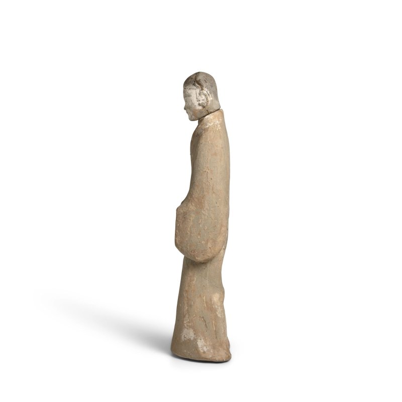 漢 加彩灰陶仕女立像 | A LARGE PAINTED GRAY POTTERY FIGURE OF A LADY - 图3