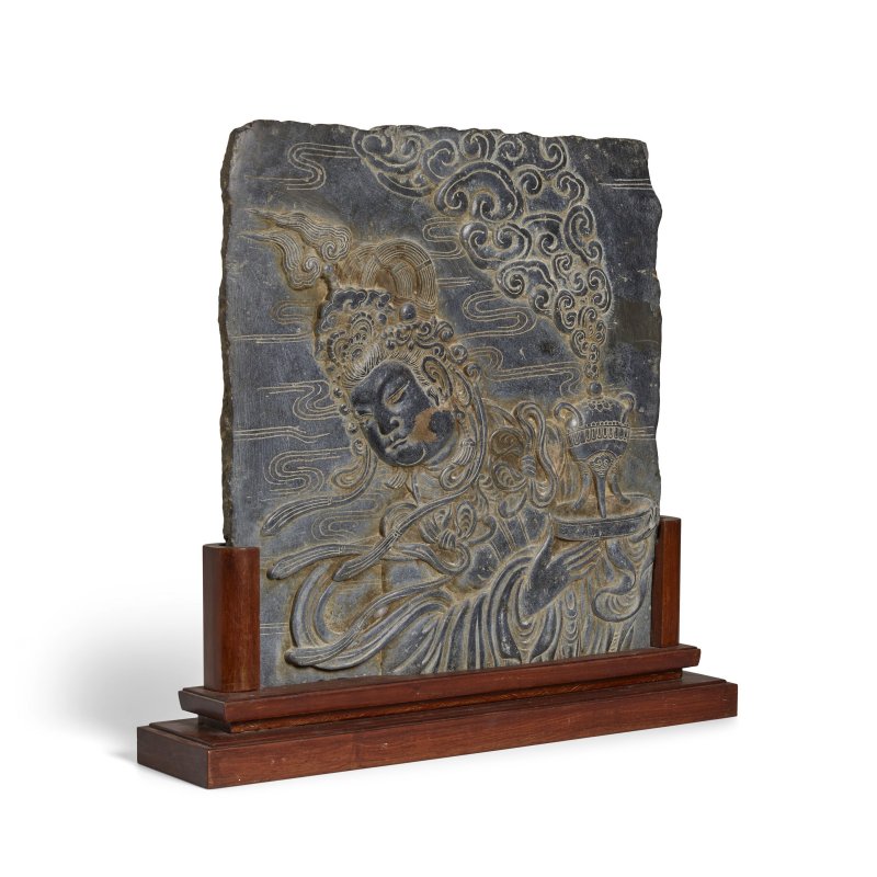 二十世紀初 石灰岩浮雕仙女像 | A LIMESTONE CARVING OF A CELESTIAL ATTENDANT - 图2