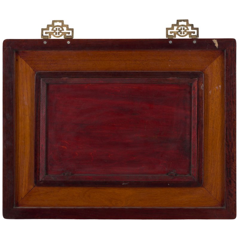 民國 徐仲南款 粉彩繪山水圖景瓷板 帶木框 | A FAMILLE-ROSE 'LANDSCAPE' PAINTED PORCELAIN PLAQUE - 图2