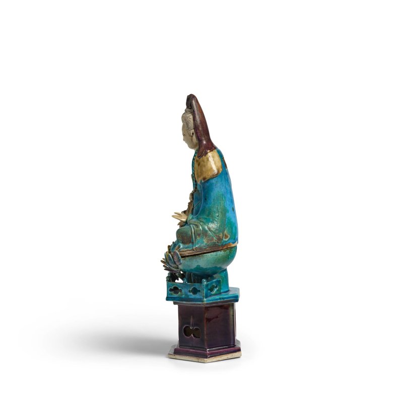 清 琺華帶座觀音坐像 | A FAHUA SEATED FIGURE OF GUANYIN AND STAND - 图3
