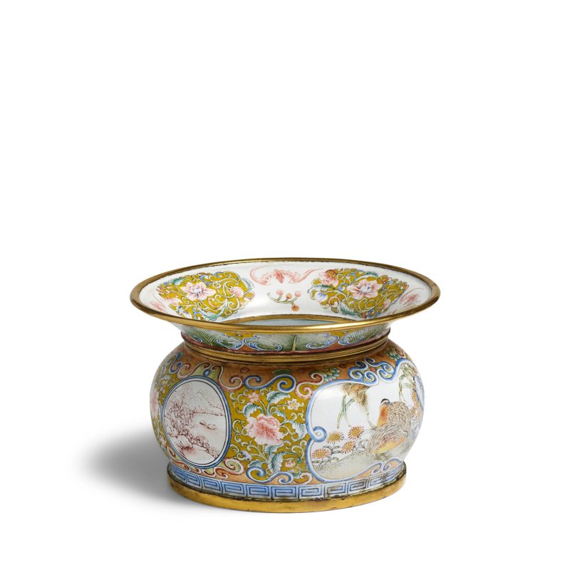 二十世紀 「雍正年制」四字刻款 銅胎畫琺琅安居樂業紋渣斗 | A PAINTED ENAMEL 'QUAILS AND CHRYSANTHEMUM' SPITTOON, ZHADOU - 图3