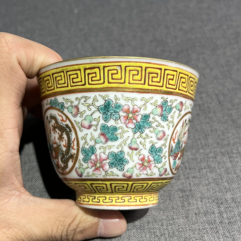 清光绪粉彩福禄万代茶杯 - 图5