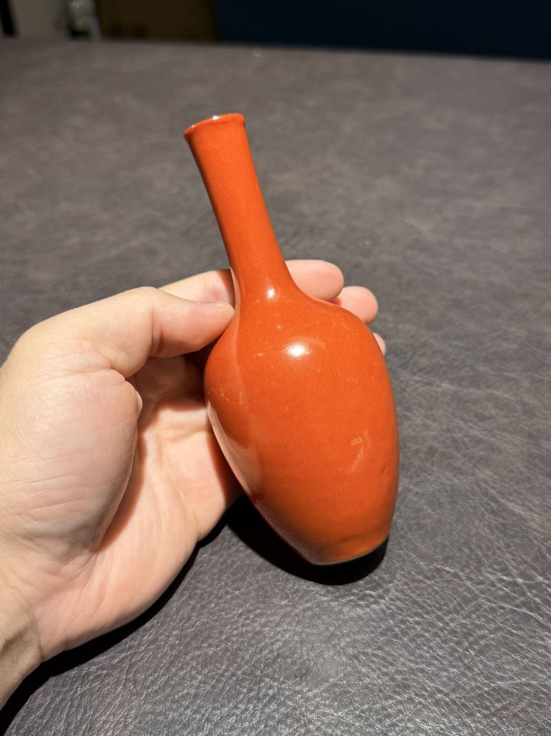19世纪 珊瑚红釉长颈瓶（带盒） - 图2