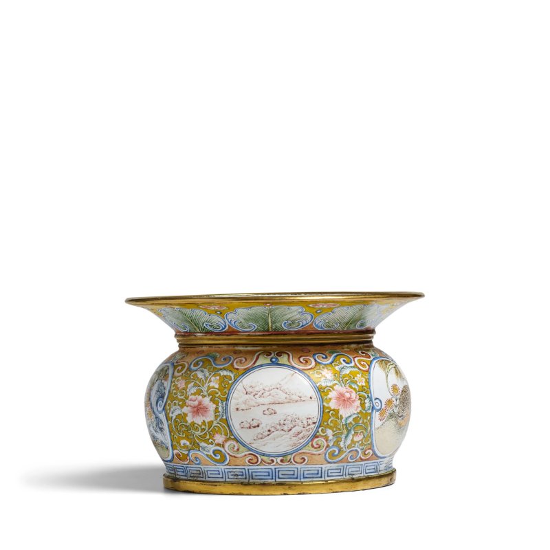 二十世紀 「雍正年制」四字刻款 銅胎畫琺琅安居樂業紋渣斗 | A PAINTED ENAMEL 'QUAILS AND CHRYSANTHEMUM' SPITTOON, ZHADOU - 图4