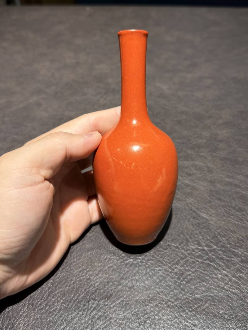 19世纪 珊瑚红釉长颈瓶（带盒） - 图3
