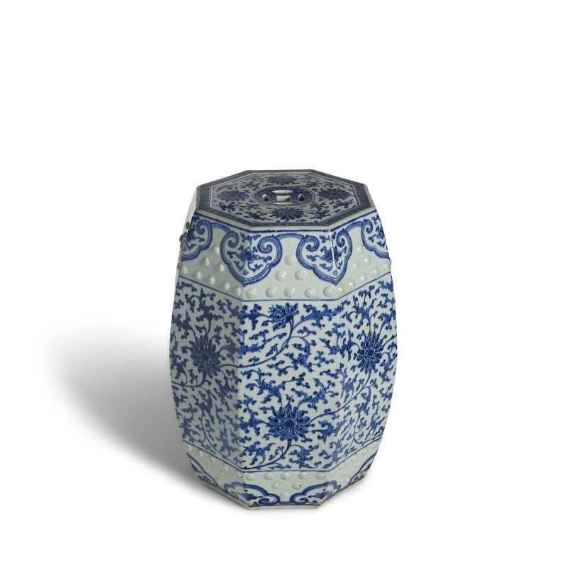 十九世紀 青花纏枝蓮紋坐墩 | A BLUE AND WHITE 'LOTUS' GARDEN STOOL - 图6