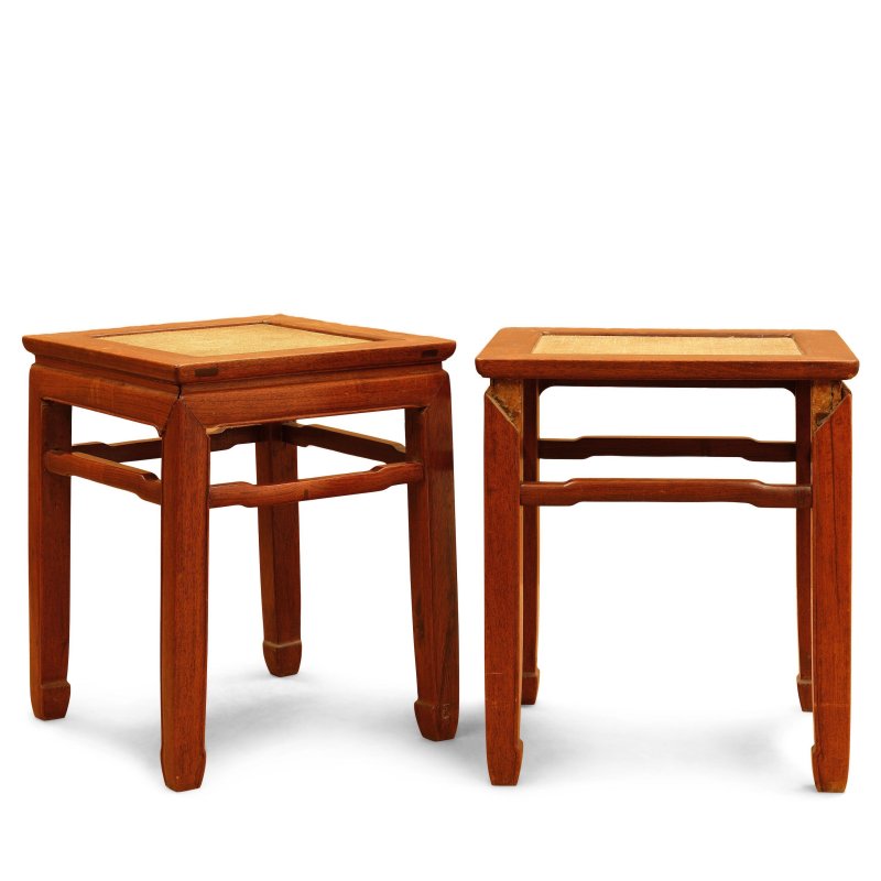 十九世紀 黃花梨有束腰羅鍋棖方凳成對 | A PAIR OF HUANGHUALI SQUARE STOOLS - 图3