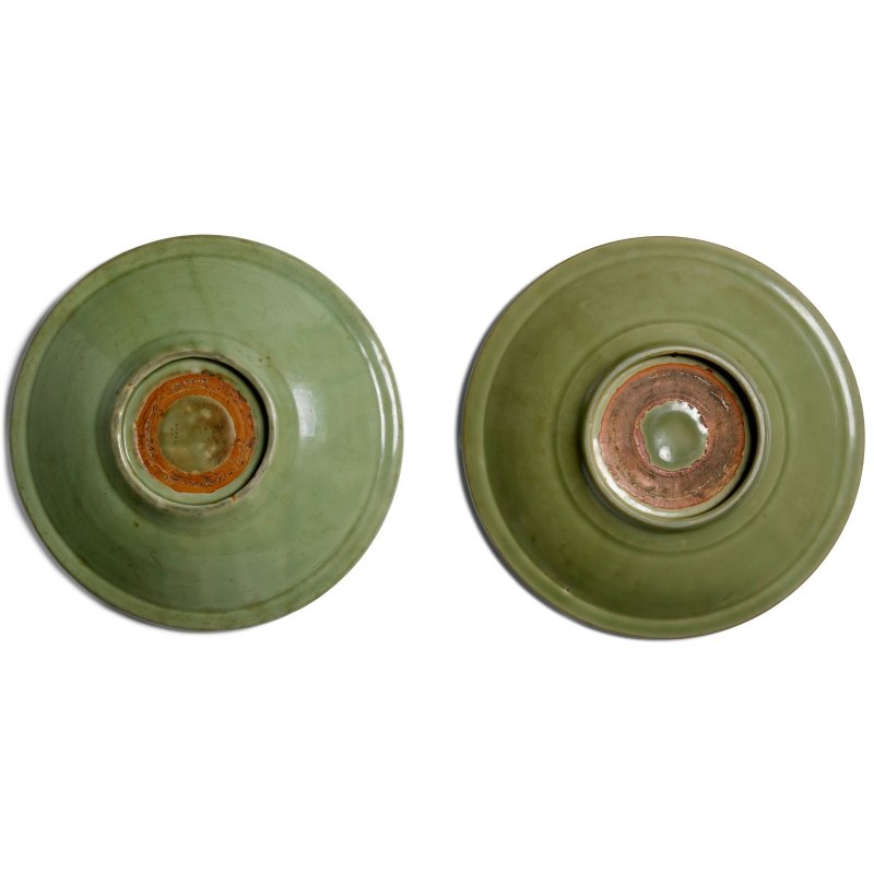 明 龍泉窯青瓷盤兩件 | TWO LARGE LONGQUAN CELADON DISHES - 图2