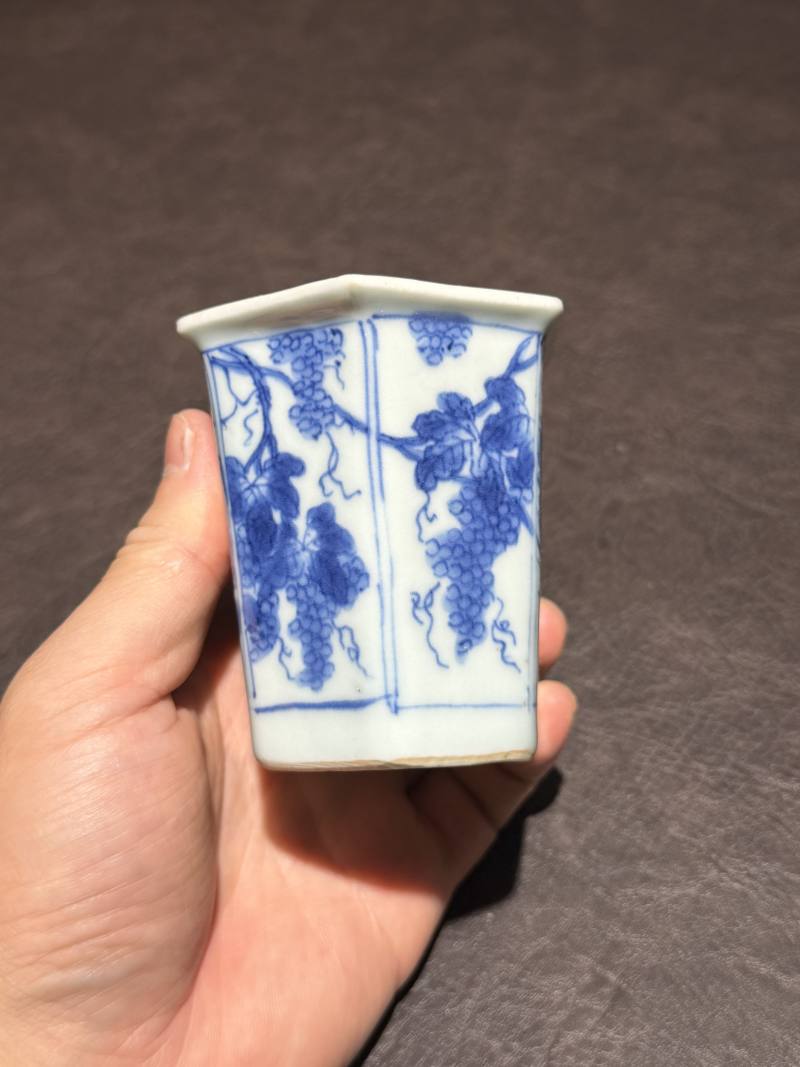 清康熙 青花松鼠葡萄纹六方小盆 - 图4