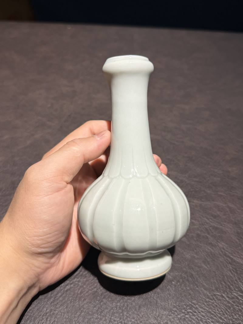 清 青釉瓜棱瓶 - 图3