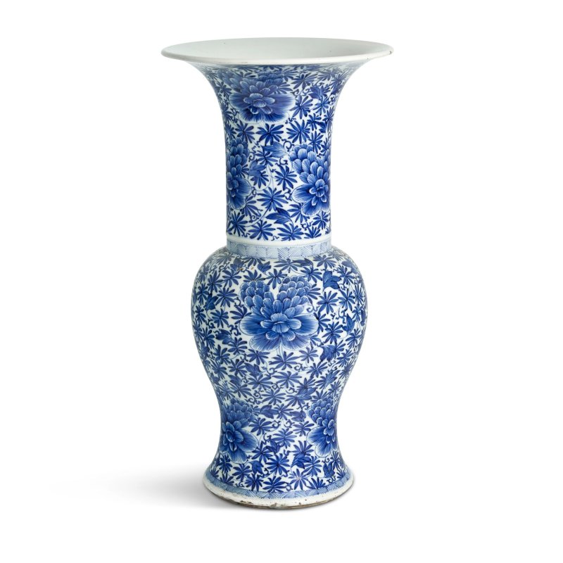 清康熙 青花纏枝牡丹紋鳳尾尊 | A BLUE AND WHITE 'PEONY' YEN YEN VASE - 图4