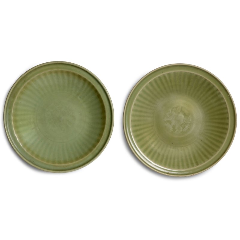 明 龍泉窯青瓷盤兩件 | TWO LARGE LONGQUAN CELADON DISHES - 图3