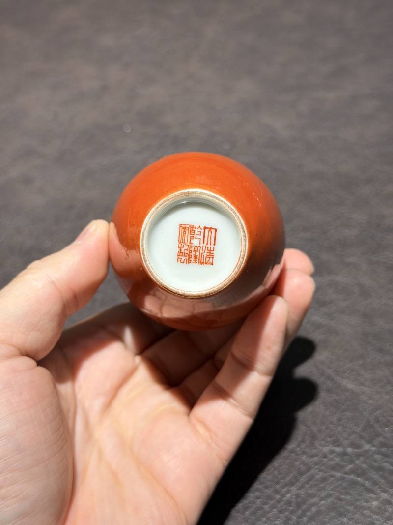 19世纪 珊瑚红釉长颈瓶（带盒） - 图7