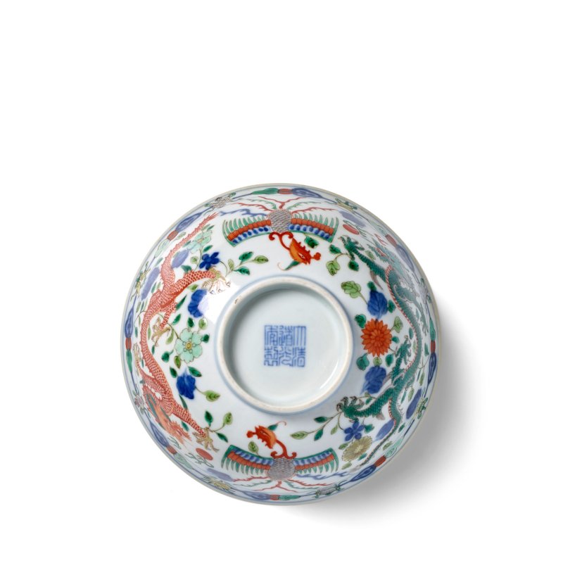 二十世紀 道光款 五彩龍鳳紋碗 | A WUCAI 'DRAGON AND PHOENIX' BOWL - 图2