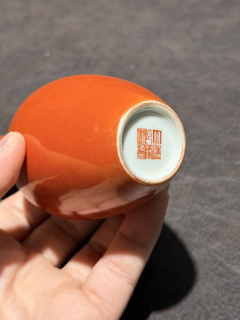 19世纪 珊瑚红釉长颈瓶（带盒） - 图8