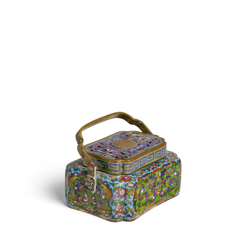 十八世紀 掐絲琺琅纏枝蓮紋手爐 | A CLOISONNÉ ENAMEL 'LOTUS' HANDWARMER - 图3