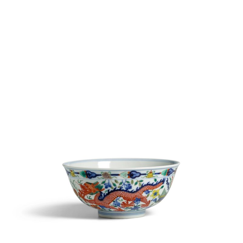 清光緒 青花「大清光緒年製」楷書款 五彩龍鳳紋碗 | A WUCAI 'DRAGON AND PHOENIX' BOWL - 图1