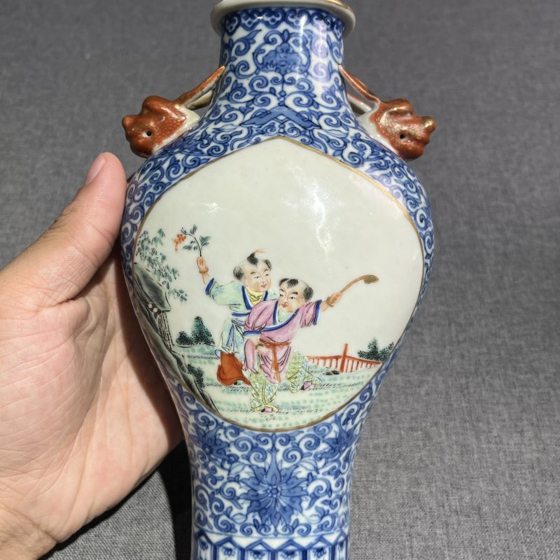 民国青花粉彩婴戏兽耳瓶一对 - 图9