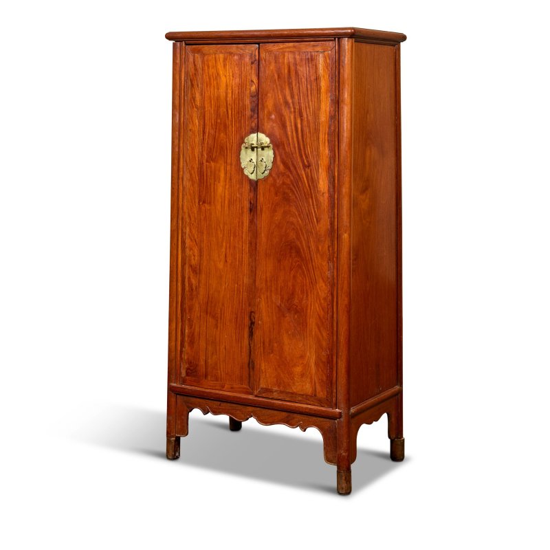 十九/二十世紀 黃花梨圓角櫃 | A HUANGHUALI CORNER-LEG TAPERED CABINET - 图1