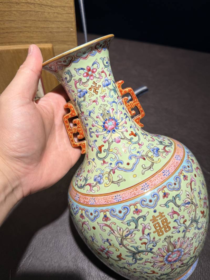 19世纪 粉彩松石地缠枝托喜地双耳瓶 - 图11