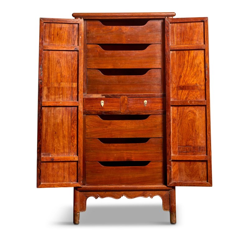 十九/二十世紀 黃花梨圓角櫃 | A HUANGHUALI CORNER-LEG TAPERED CABINET - 图3