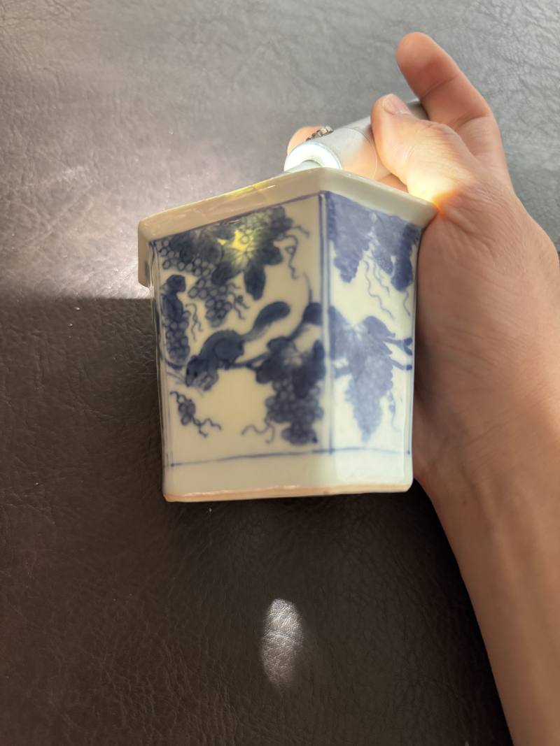 清康熙 青花松鼠葡萄纹六方小盆 - 图12