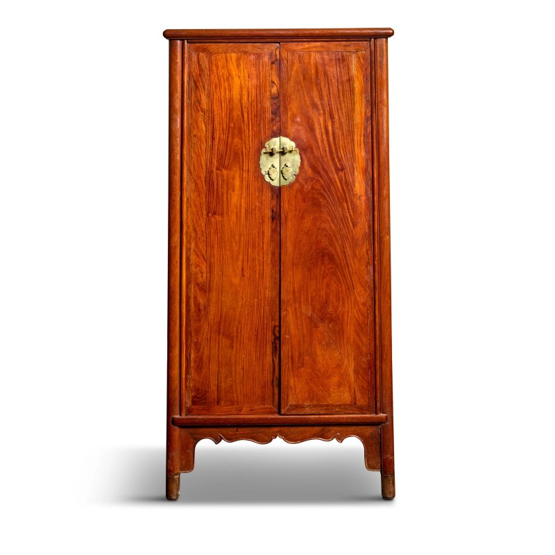 十九/二十世紀 黃花梨圓角櫃 | A HUANGHUALI CORNER-LEG TAPERED CABINET - 图5