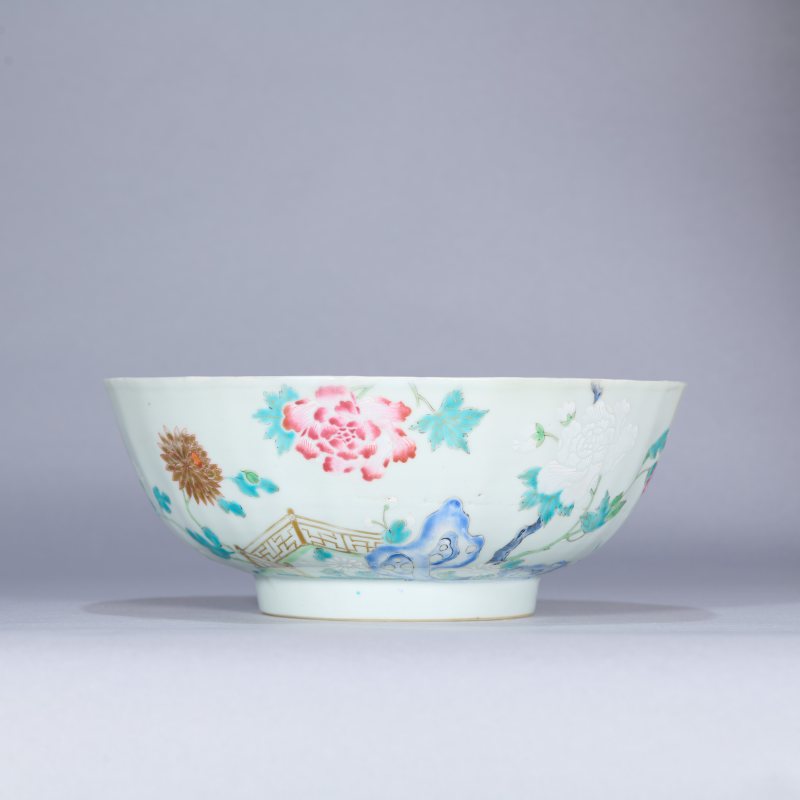 清乾隆 粉彩庭院花卉大碗 - 图1
