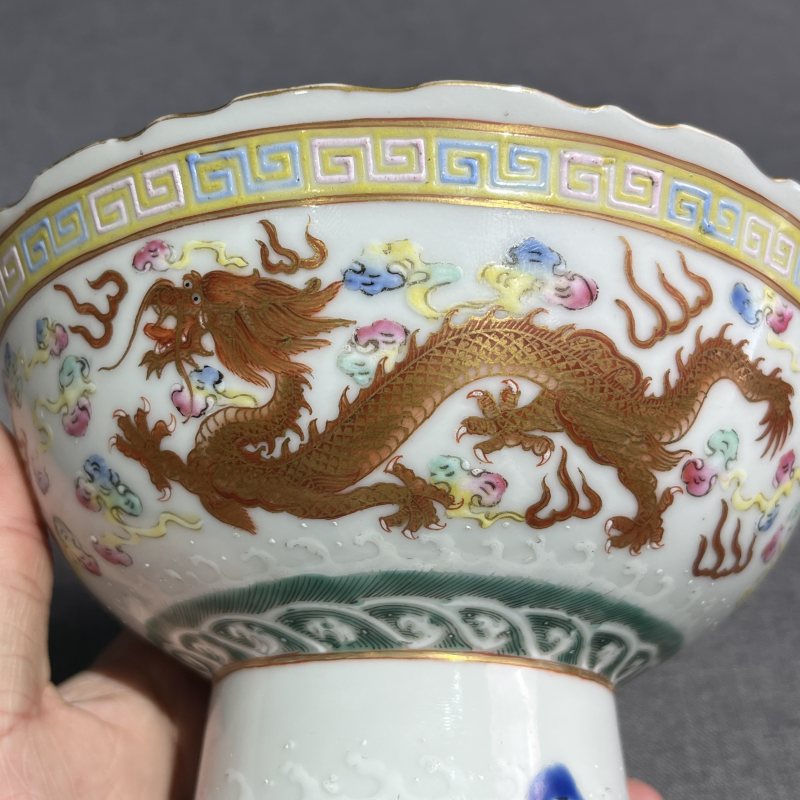 清光绪粉彩双龙戏珠高足碗 - 图5
