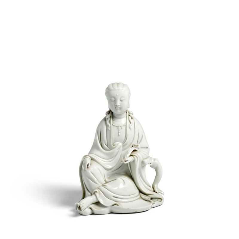 二十世紀 「大清年製」刻款 德化白釉觀音坐像 | A DEHUA WHITE-GLAZED SEATED FIGURE OF GUANYIN - 图5