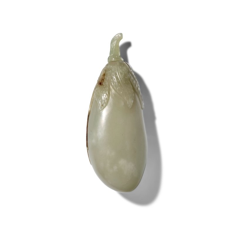 灰白玉帶皮茄型鼻煙壺一件 | A GRAYISH-WHITE JADE 'EGGPLANT' SNUFF BOTTLE - 图4
