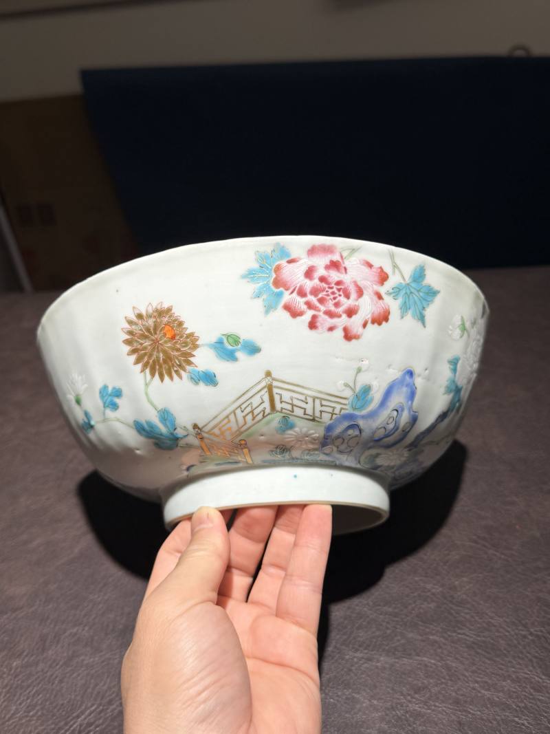 清乾隆 粉彩庭院花卉大碗 - 图2