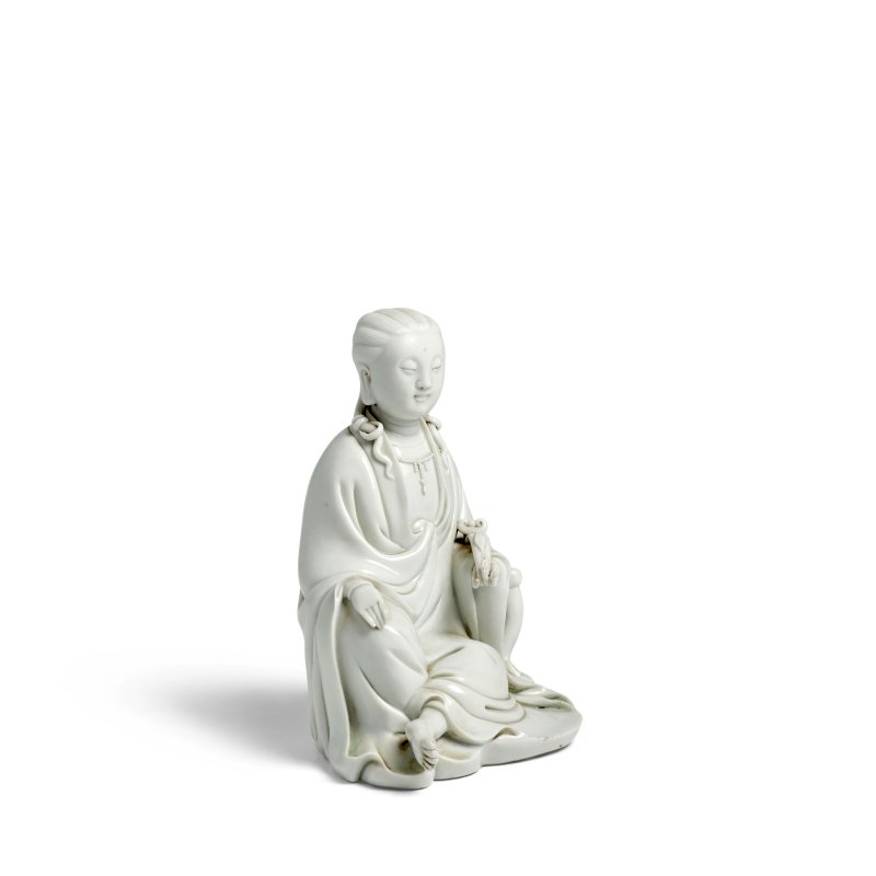二十世紀 「大清年製」刻款 德化白釉觀音坐像 | A DEHUA WHITE-GLAZED SEATED FIGURE OF GUANYIN - 图6
