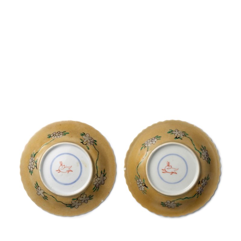 清康熙 五彩一路連科紋小盤一對 | A PAIR OF FAMILLE-VERTE 'LOTUS AND EGRET' SAUCER DISHES - 图4