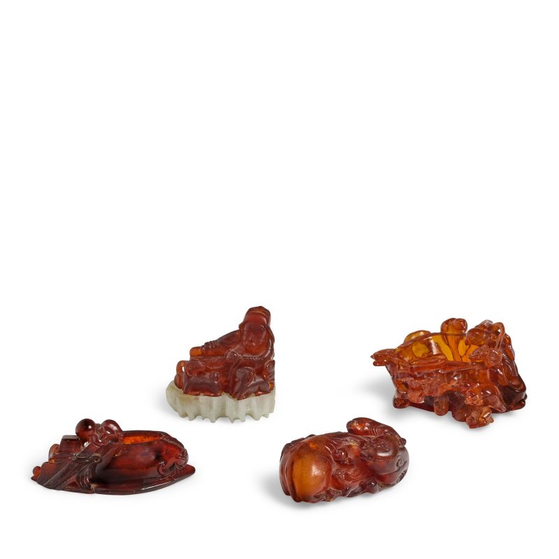 十九世紀 琥珀雕件一組四件 | A GROUP OF FOUR AMBER CARVINGS - 图3