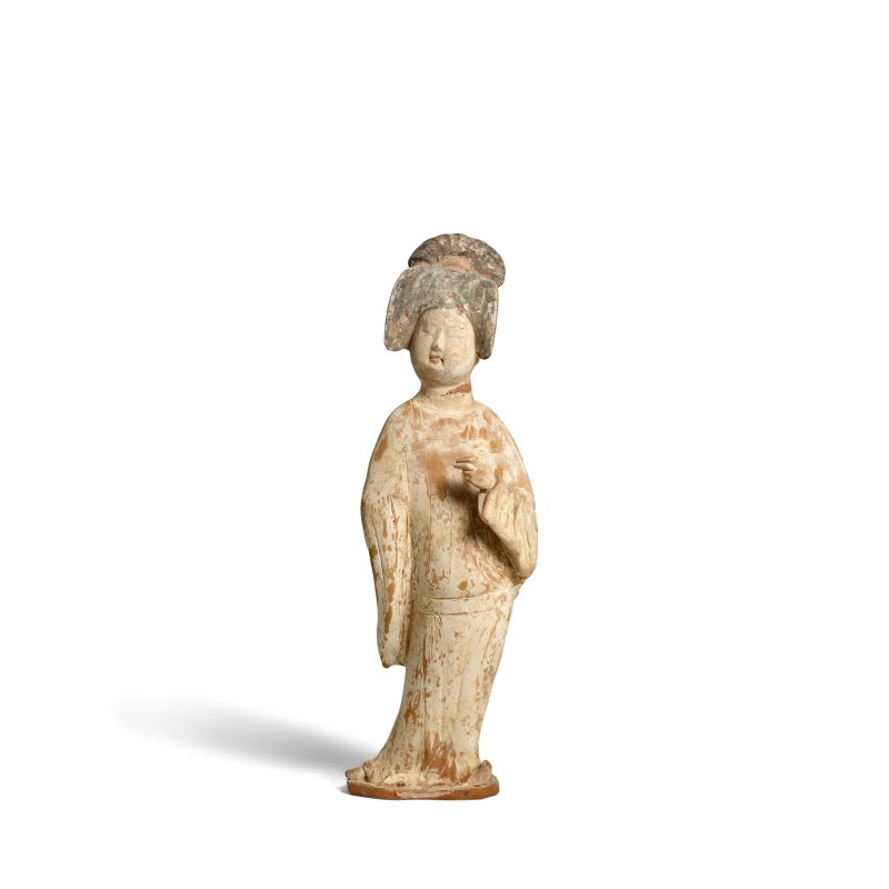 唐 陶加彩仕女立俑 | A PAINTED POTTERY FIGURE A 'FAT LADY' - 图1