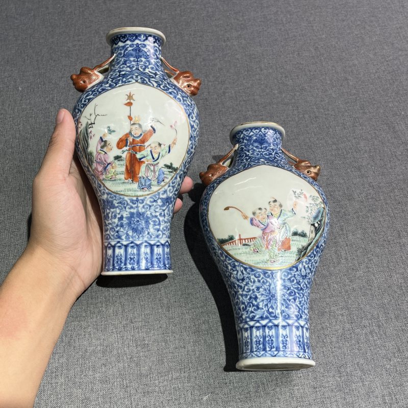 民国青花粉彩婴戏兽耳瓶一对 - 图4
